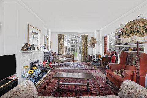 7 Bulstrode Gardens, Cambridge, CB3 0EN
