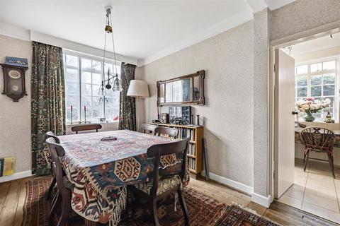 7 Bulstrode Gardens, Cambridge, CB3 0EN