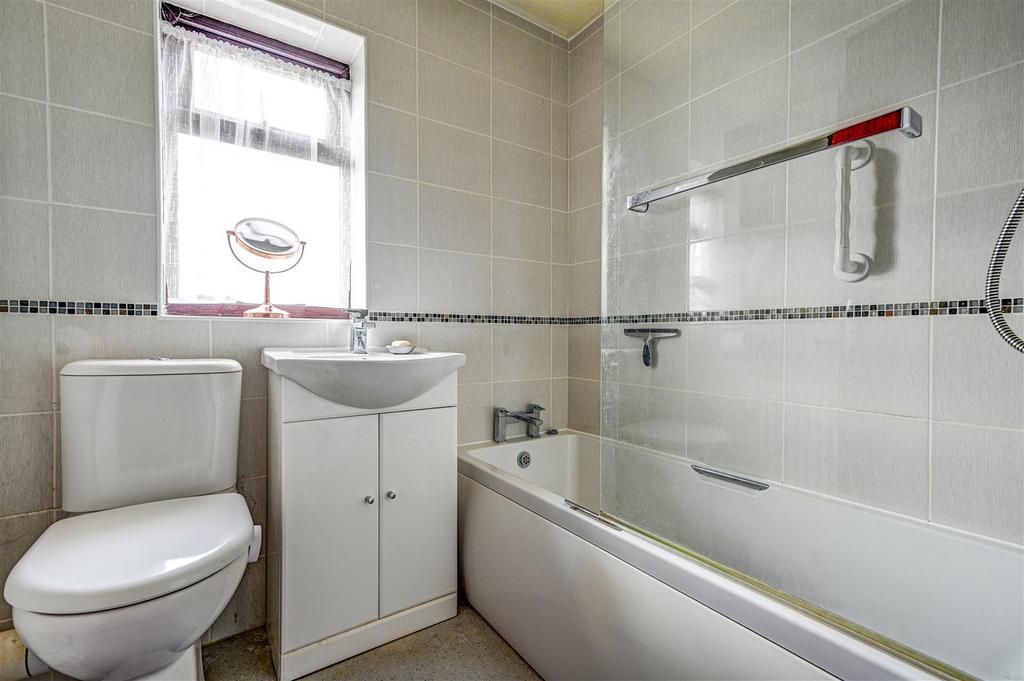 Bathroom.jpg