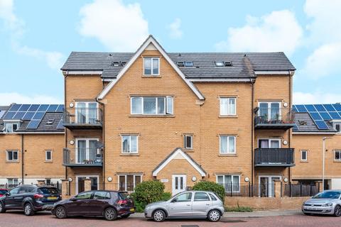 Flat 1, Centurion House, 99 Varcoe Gardens, Hayes, UB3 2FJ