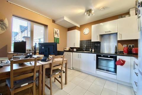 Flat 1, Centurion House, 99 Varcoe Gardens, Hayes, UB3 2FJ
