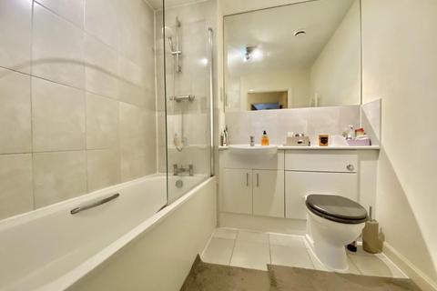 Flat 1, Centurion House, 99 Varcoe Gardens, Hayes, UB3 2FJ