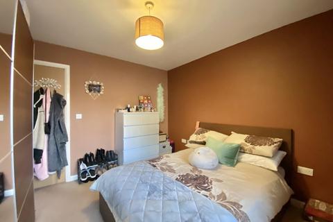 Flat 1, Centurion House, 99 Varcoe Gardens, Hayes, UB3 2FJ
