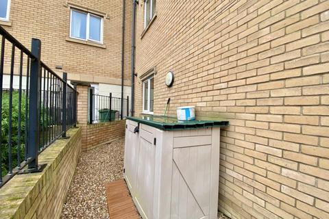 Flat 1, Centurion House, 99 Varcoe Gardens, Hayes, UB3 2FJ