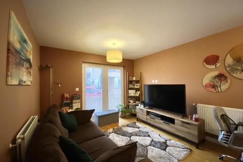 Flat 1, Centurion House, 99 Varcoe Gardens, Hayes, UB3 2FJ