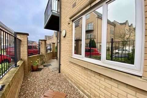 Flat 1, Centurion House, 99 Varcoe Gardens, Hayes, UB3 2FJ
