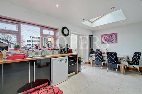 4 bedroom semi-detached house for sale - Vincent Gardens, London, NW2