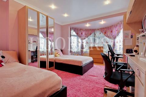 121 Vincent Gardens, London, NW2 7RH