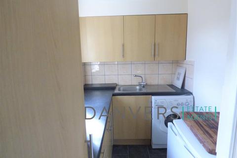 1 bedroom in a house share to rent, Longhurst Close, Leicester LE4