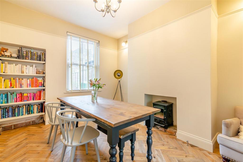 8573877-interior17.jpg