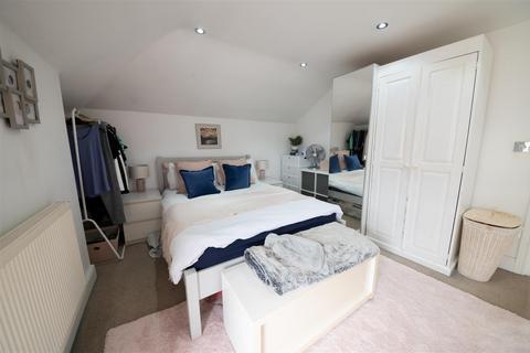 2 bedroom flat for sale, London Road, Southborough, Tunbridge Wells