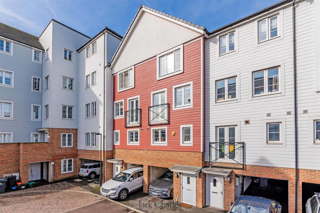 Crabapple Road, Tonbridge 4 bed terraced house £470,000