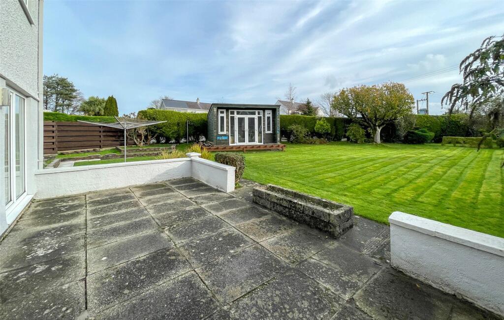 21 Bryn Teg, Llansadwrn 4 bed detached house for sale £375,000