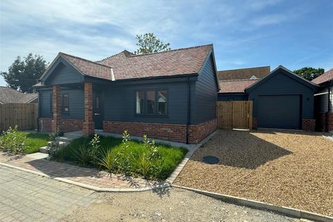 2 bedroom detached bungalow for sale, Stoney Hills, Burnham-On-Crouch