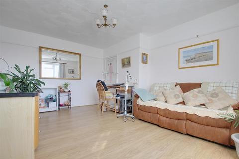 2 bedroom flat for sale, Sea Place, Goring-By-Sea, Worthing