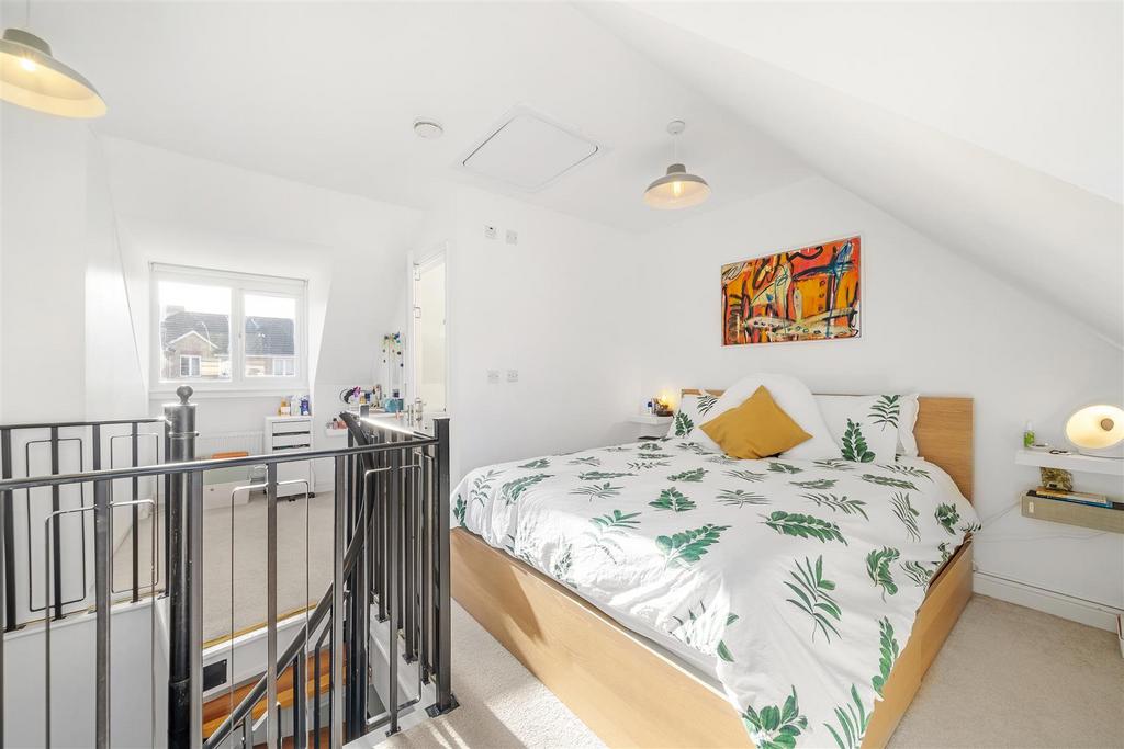 Oaklands Court-2.JPG