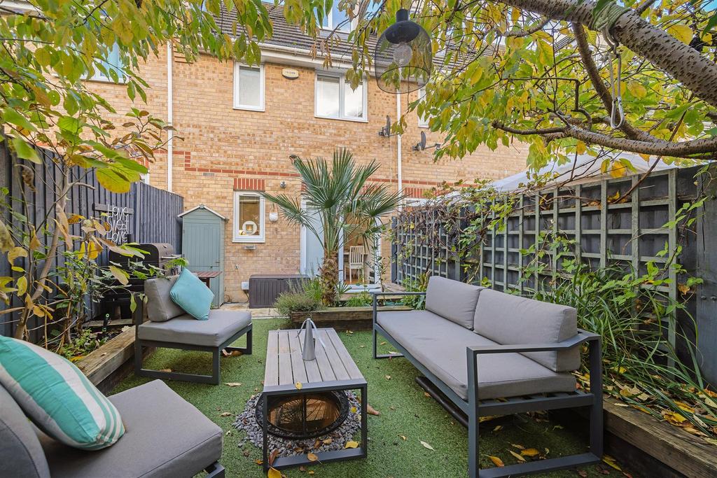 Oaklands Court-14.JPG