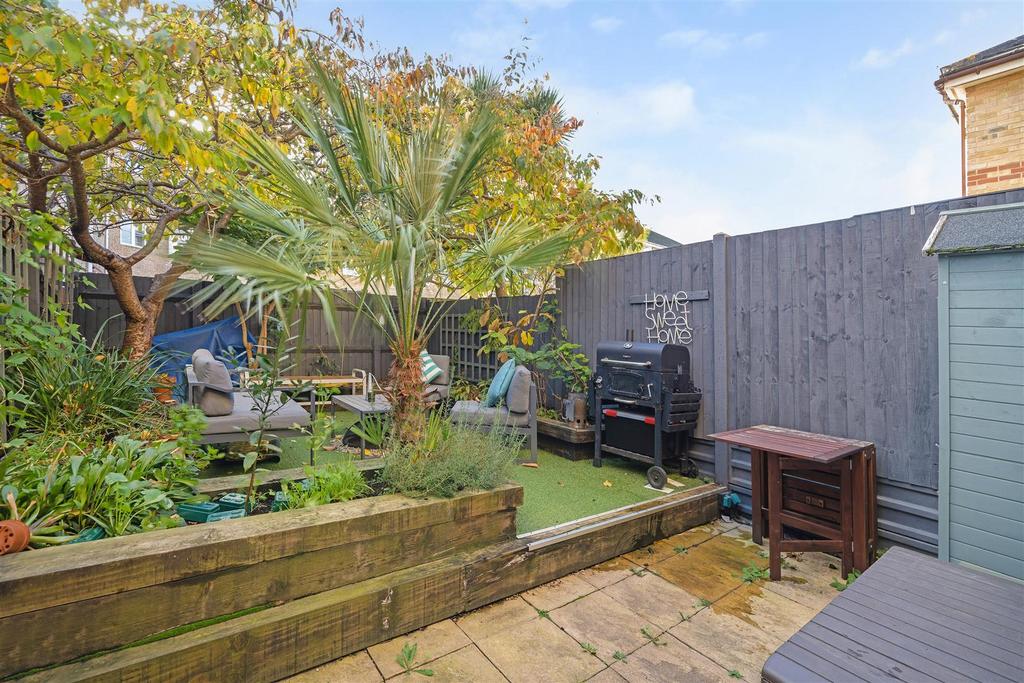 Oaklands Court-12.JPG