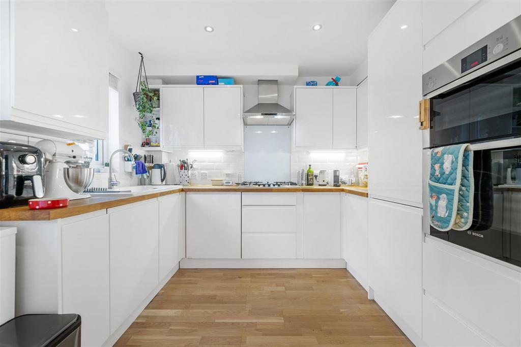Oaklands Court-11.JPG