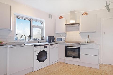 3 bedroom flat for sale, High Road, Buckhurst Hill IG9