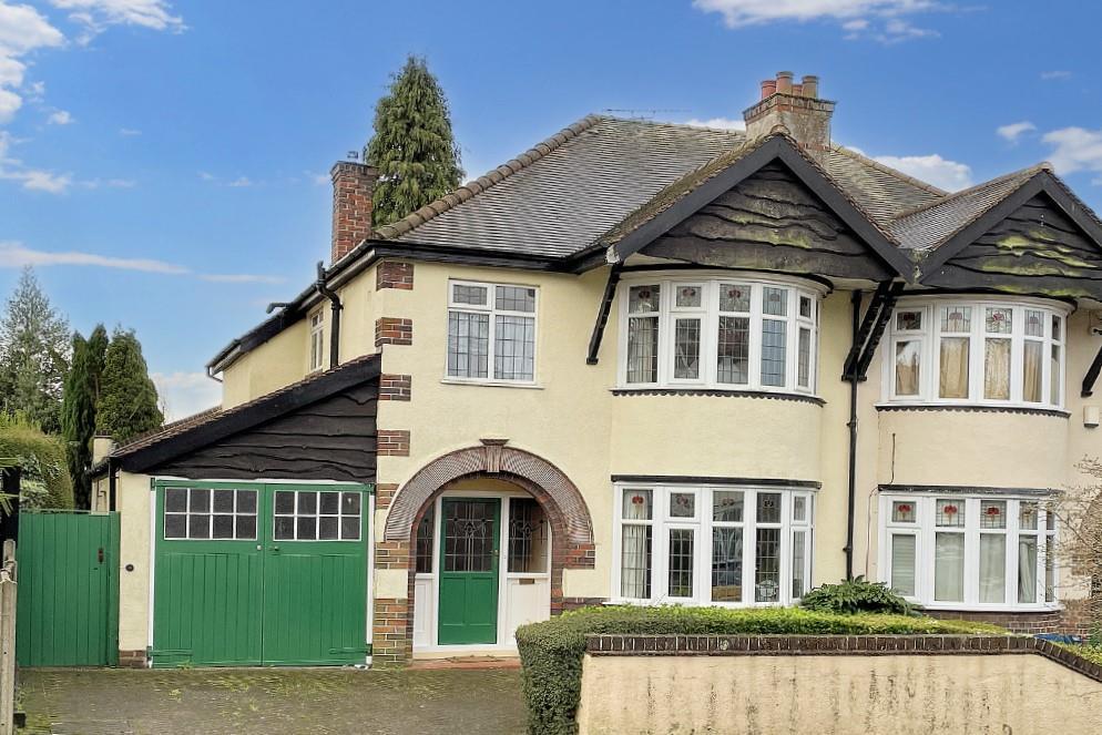Tudor Crescent, Penn 3 bed semidetached house for sale £280,000
