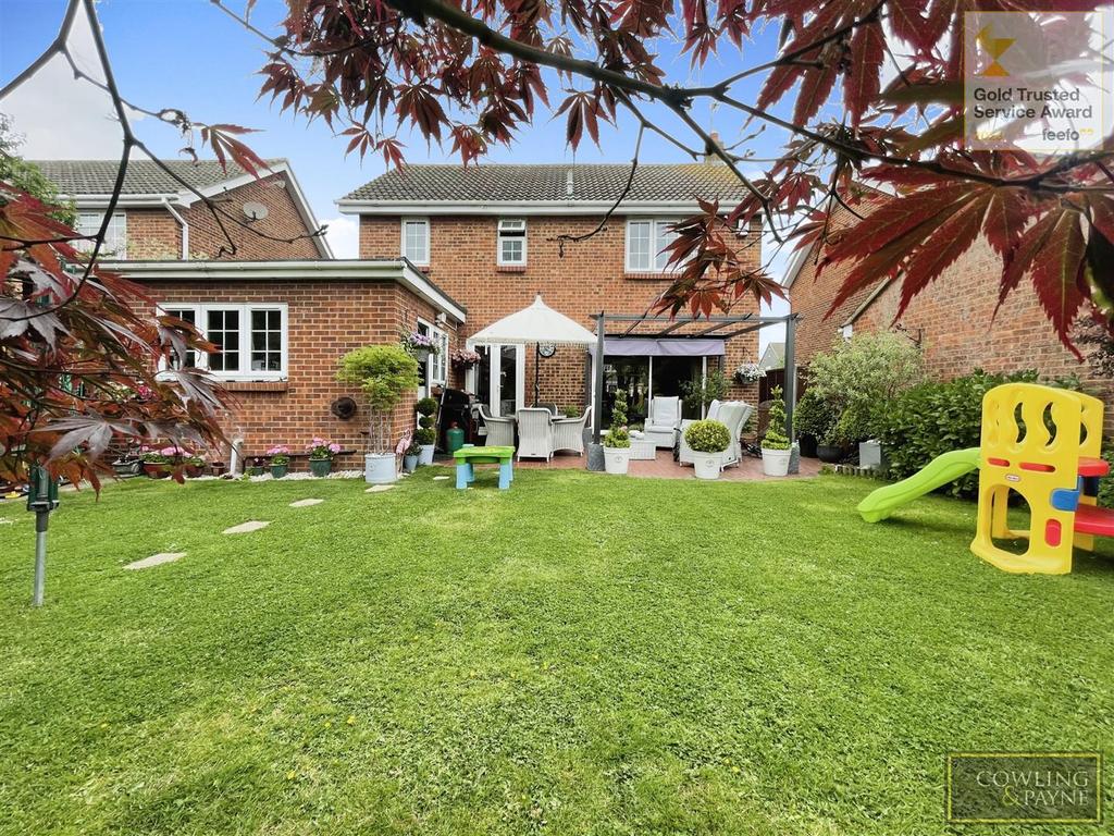 Well maintained rear garden