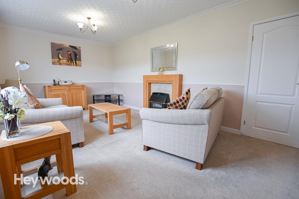 Paris Avenue, Westlands, Newcastle under Lyme 3 bed detached house for