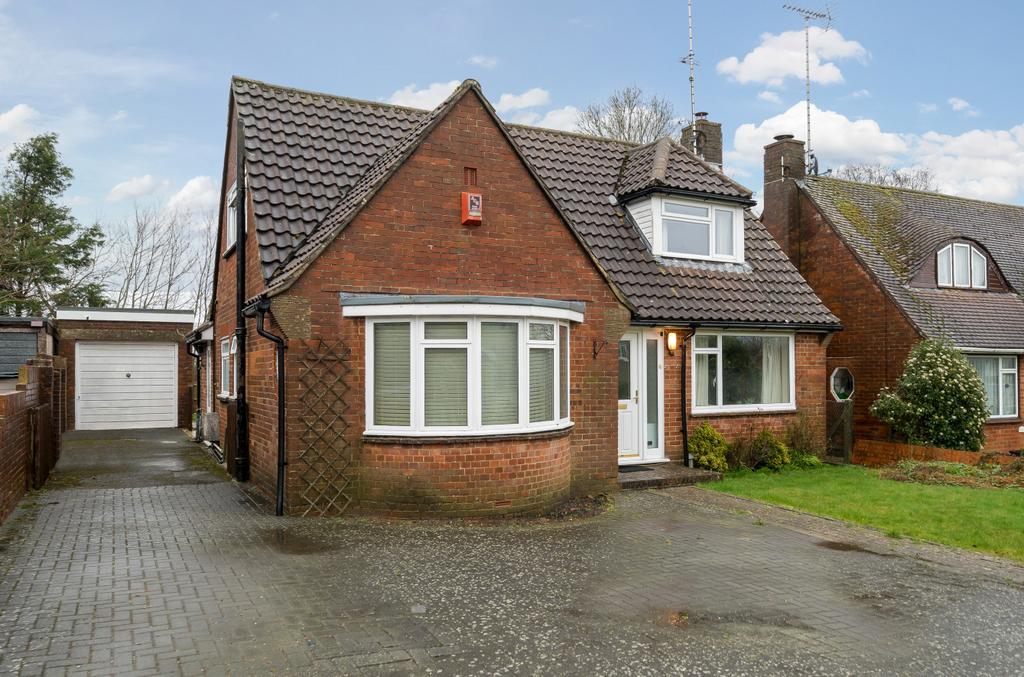 Highfield Drive, Hurstpierpoint, Hassocks, West Sussex, BN6 3 bed