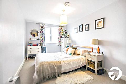 2 bedroom flat for sale, Mast Quay, London, SE18