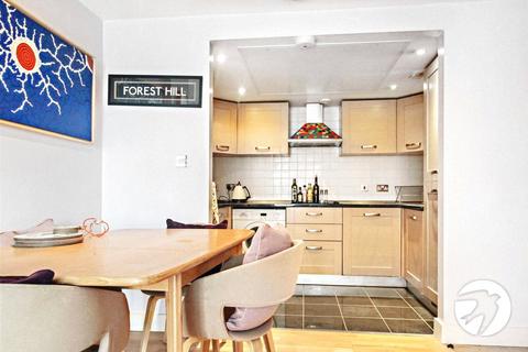 2 bedroom flat for sale, Mast Quay, London, SE18