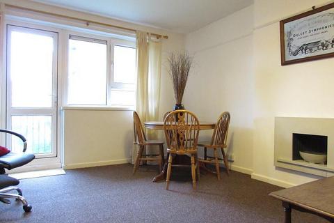 2 bedroom flat to rent, South Street, Southsea PO5