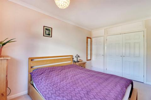 25 Painters Ash Lane, Northfleet, Gravesend, DA11 8EG