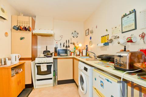 2 bedroom flat for sale - Forest Court, Newport PO30