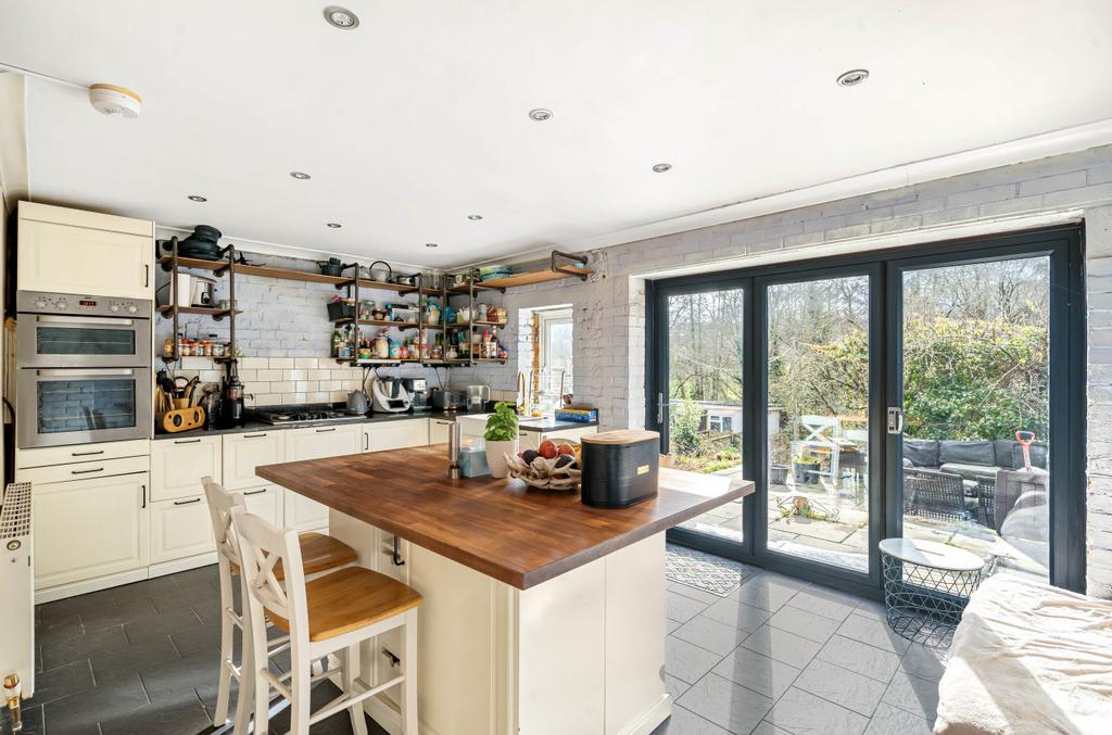 Carnation Road, Bassett Green, Southampton, Hampshire, SO16 4 bed semi