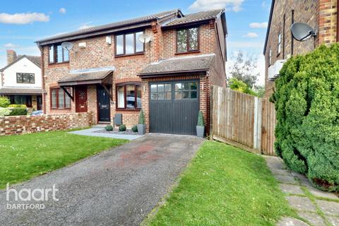 4 bedroom semi-detached house for sale, School Crescent, Dartford