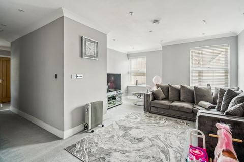 2 bedroom apartment for sale - The Broadway, Farnham Common, Slough, SL2