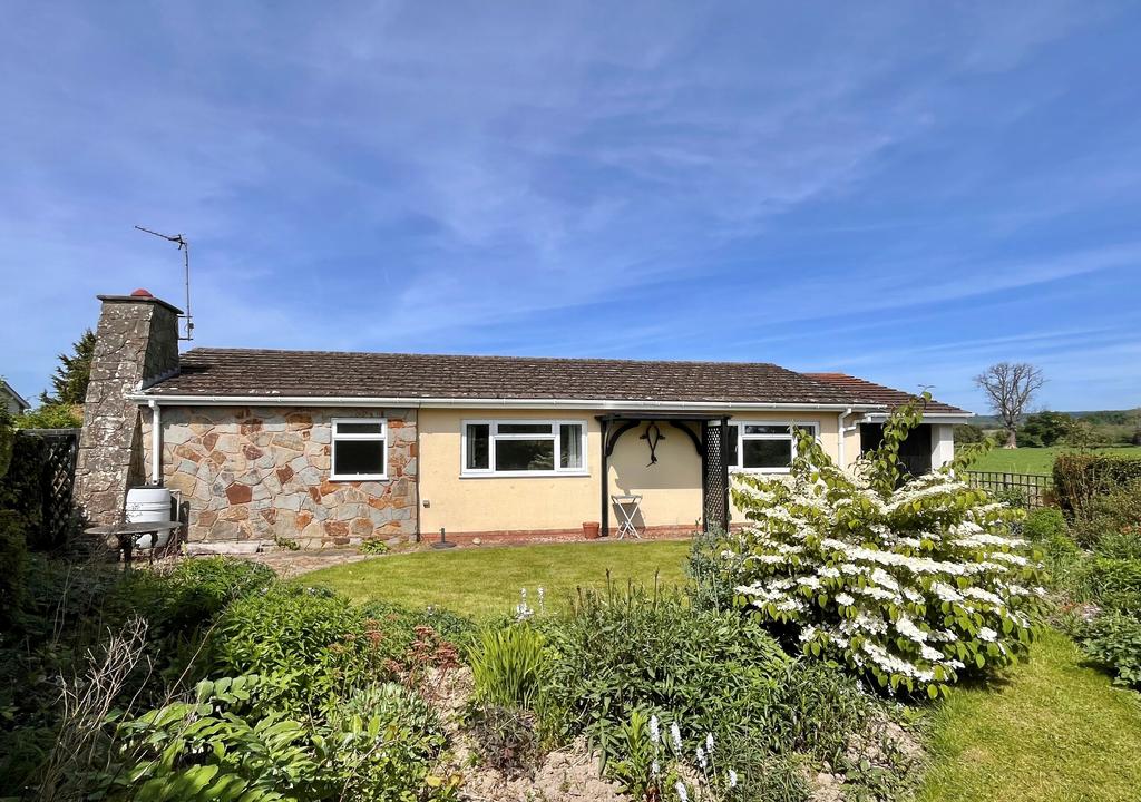Kingsland, Leominster HR6 3 bed bungalow for sale £395,000