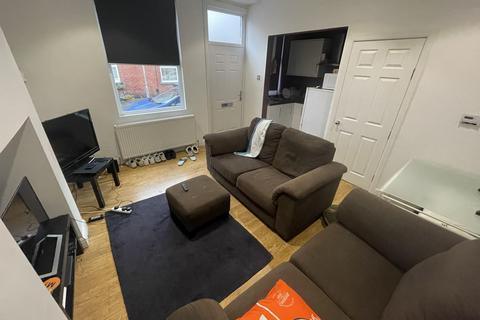 3 bedroom terraced house to rent - Highbury Lane, Leeds, West Yorkshire, LS6