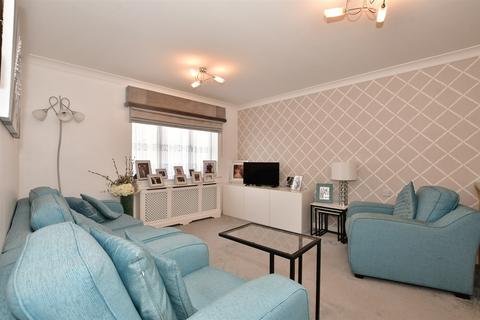 2 bedroom ground floor flat for sale, Stoneleigh Road, Clayhall, Ilford, Essex