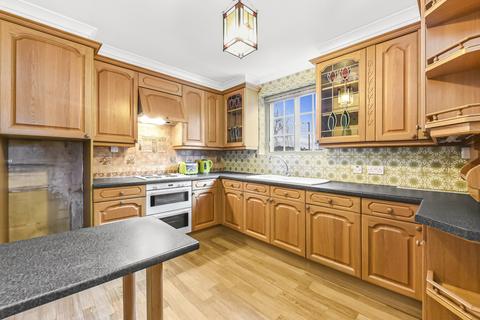3 bedroom flat for sale, The Green, London N14