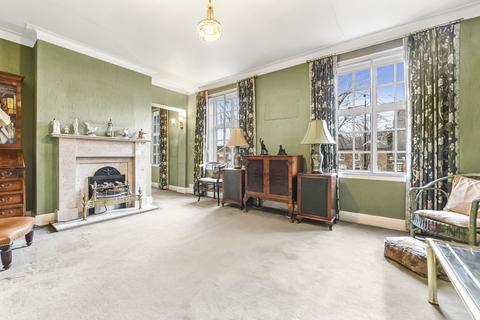 3 bedroom flat for sale, The Green, London N14