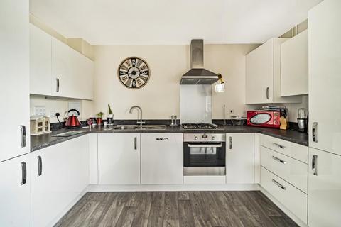 2 bedroom flat for sale, Teasel Street,  Aylesbury,  HP22