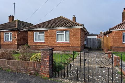 2 bedroom detached bungalow for sale - Broadview Close, Lower Willingdon, Eastbourne BN20