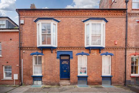 12a Searle Street, Crediton, EX17 2AT