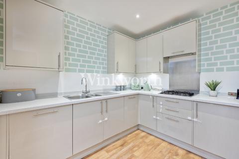 1 bedroom apartment for sale, Lily Way, London, N13
