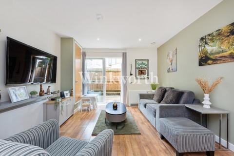 1 bedroom apartment for sale, Lily Way, London, N13