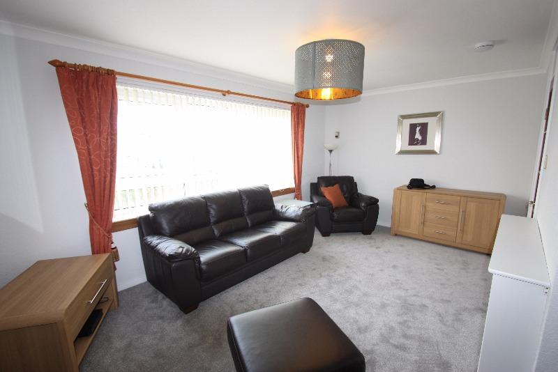 Craigour Drive, Liberton, Edinburgh... 2 bed flat £1,200 pcm (£277 pw)