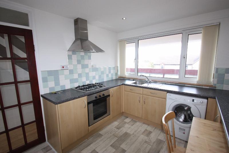 Craigour Drive, Liberton, Edinburgh... 2 bed flat £1,200 pcm (£277 pw)