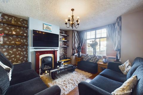 3 bedroom semi-detached house for sale, Weedon Road, Aylesbury, Buckinghamshire