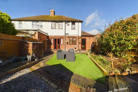 3 bedroom semi-detached house for sale, Weedon Road, Aylesbury, Buckinghamshire